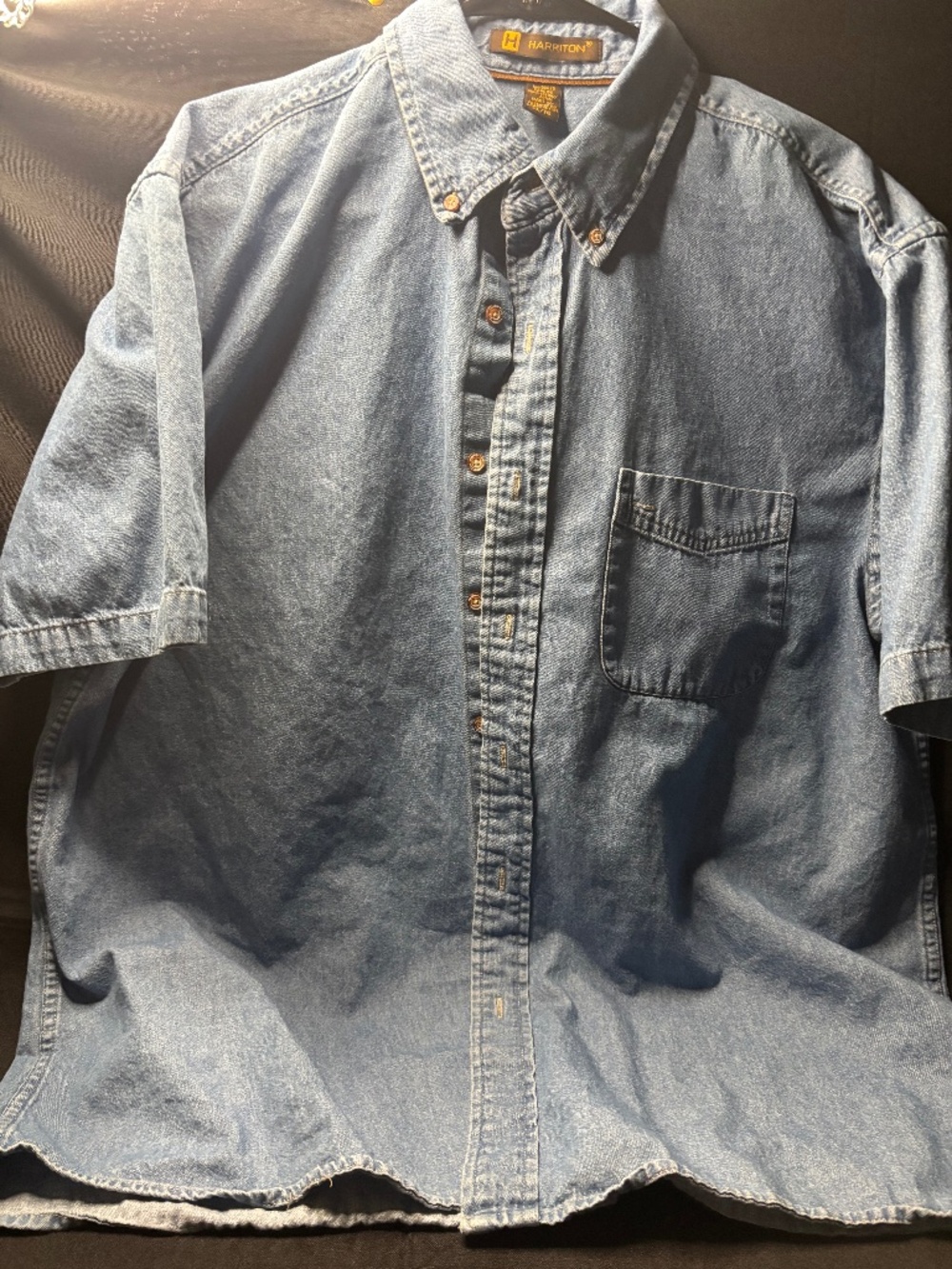 Harriton Men’s XL Short Sleeve Denim Button Down Shirt Light Wash Cotton.